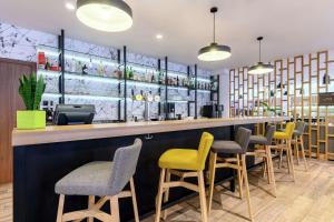 Ο χώρος του lounge ή του μπαρ στο Hilton Garden Inn Brussels City Centre