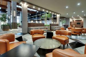 a restaurant with tables and chairs in a lobby at Doubletree By Hilton Mt. Vernon in Mount Vernon