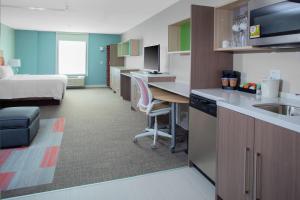 Kuhinja ili čajna kuhinja u objektu Home2 Suites by Hilton Bloomington