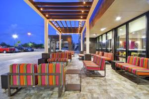 Зона вітальні в Home2 Suites By Hilton Texas City Houston