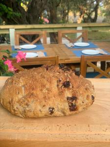 een brood bovenop een tafel bij Nisaki Mathraki B&B in Corfu-stad