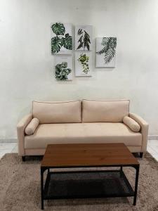 Ruang duduk di Manjung Modern + Cozy Terrace Home