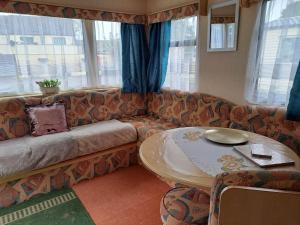 Area tempat duduk di Cosy Caravan at Blackmoor Farm