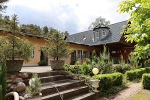 a house with a garden in front of it at Villa-Pälitzsee in Rheinsberg