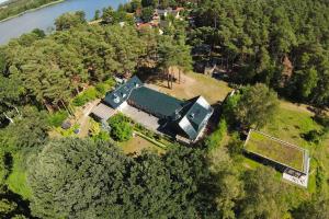 an aerial view of a house in the middle of trees at Villa-Pälitzsee in Rheinsberg