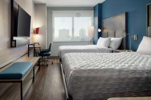 เตียงในห้องที่ Tru By Hilton Denver Downtown Convention Center