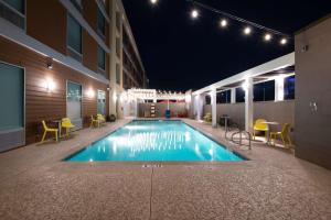 Πισίνα στο ή κοντά στο Home2 Suites By Hilton Phoenix Airport North, Az