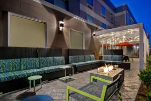 Zona d'estar a Home2 Suites Williston Burlington, Vt