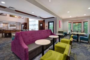 Khu vực ghế ngồi tại Homewood Suites Newport News - Yorktown by Hilton