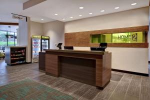 Area lobi atau resepsionis di Home2 Suites By Hilton Kalamazoo Downtown, Mi