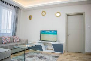 TV tai viihdekeskus majoituspaikassa Urban Lifestyle 1BR in Westlands, Heated Pool, Gym, Workspace & Parking