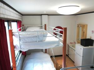 - une chambre avec 2 lits superposés dans l'établissement COTE sakuragawa "Room 201,301,401" - Vacation STAY 03144v, à Osaka