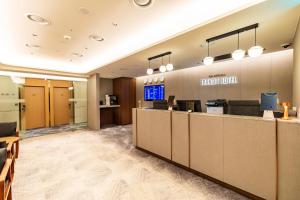 una hall con un cartello di prova sul muro di Incheon Airport Transit Hotel Terminal 1 a Incheon