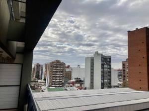 - Vistas al perfil urbano desde un edificio en 5-Súper Dpto en Morón centro, en Morón