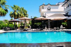 Swimming pool sa o malapit sa Edem Flower Hotel