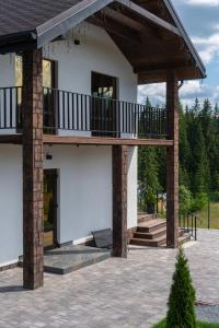 El edificio en el que está el chalet de montaña