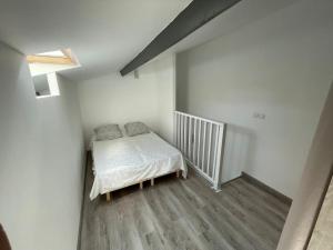 Una cama o camas en una habitación de Appartement duplex avec terrasse