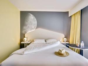 Giường trong phòng chung tại ibis Styles Paris Charles de Gaulle Airport