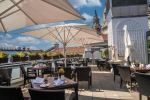 Restoran või mõni muu söögikoht majutusasutuses Hotel Suitess