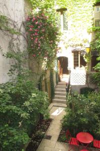 Un jardín fuera de Chambres d'hôtes Le Patio d'Alain et Véronique Lunéville