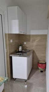 Una cocina o kitchenette en Apartmani Maja