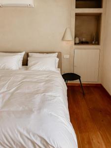 Una cama o camas en una habitación de Casa dos Mercados