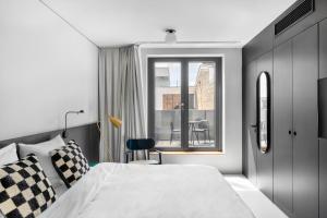 a bedroom with a bed and a window and a table at Numa I Savi Rooms & Apartments in Berlin