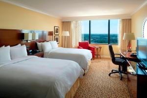 Ліжко або ліжка в номері New Orleans Marriott Metairie At Lakeway