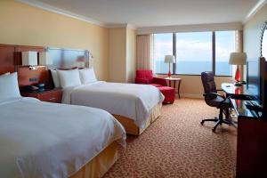 Ліжко або ліжка в номері New Orleans Marriott Metairie At Lakeway