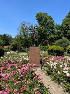 Aed väljaspool majutusasutust Dedek Park - historyczny dworek w pięknym Parku Skaryszewskim obok Stadionu Narodowego