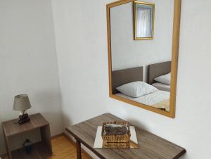 Apartment Serenity tesisinde bir odada yatak veya yataklar