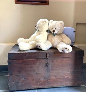 two teddy bears sitting on top of a wooden box at Il Riccio appartamento in Cernobbio