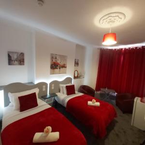 A bed or beds in a room at St Albans Guest House, Dover