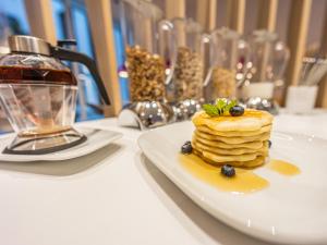 Makanan di atau di tempat lain dekat hotel