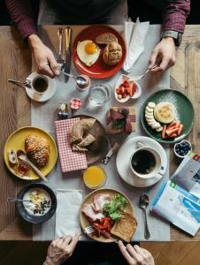 Makanan di atau berdekatan hotel