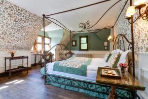 Cama ou camas em um quarto em B&B Exclusive Guesthouse Bonifacius