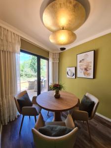 a living room with a table and chairs and a window at Rosendomizil Klein Venedig in Malchow