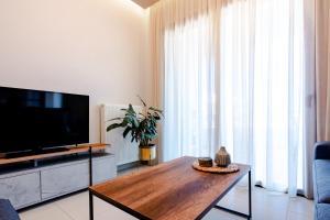 Agapi's Luxury Apartment TV 또는 엔터테인먼트 센터