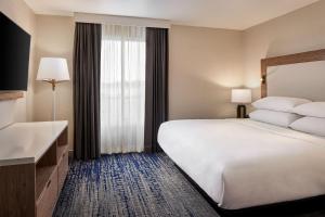 Katil atau katil-katil dalam bilik di Sheraton Richmond Airport Hotel