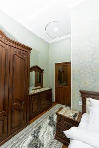 Кровать или кровати в номере CRYSTAL GUEST HOUSE