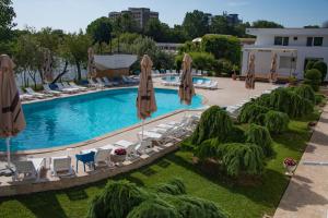 Bazén v ubytování COMPLEX TISMANA 3* ALL INCLUSIVE nebo v jeho okolí