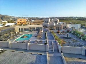 Swimmingpoolen hos eller tæt på En Plo Boutique Suites Oia Santorini