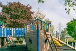 Children's play area sa Fulton Steamboat Inn