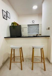 A kitchen or kitchenette at 2BHK Peaceful Row House by Abhibha Stays in Koregaon Park