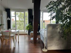 Khu vực ghế ngồi tại Dachstudio im Geteviertel - citynah