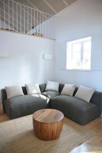 a living room with a couch and a wooden coffee table at Vumba Agroturismo in Arganil