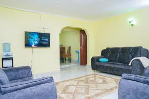 Uma área de estar em Entire Fully furnished Villas in Kisii