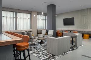 Televisor o centre d'entreteniment de SpringHill Suites by Marriott New York Queens