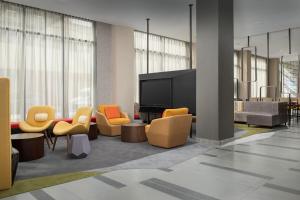 Televisor o centre d'entreteniment de SpringHill Suites by Marriott New York Queens