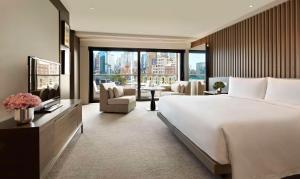 Ένα ή περισσότερα κρεβάτια σε δωμάτιο στο Park Hyatt Sydney